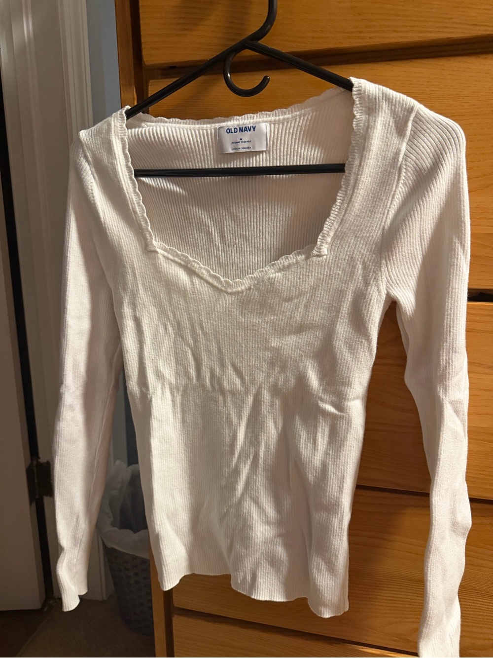Old Navy Women's White Ribbed Long-Sleeve Scoop Neck Sweater